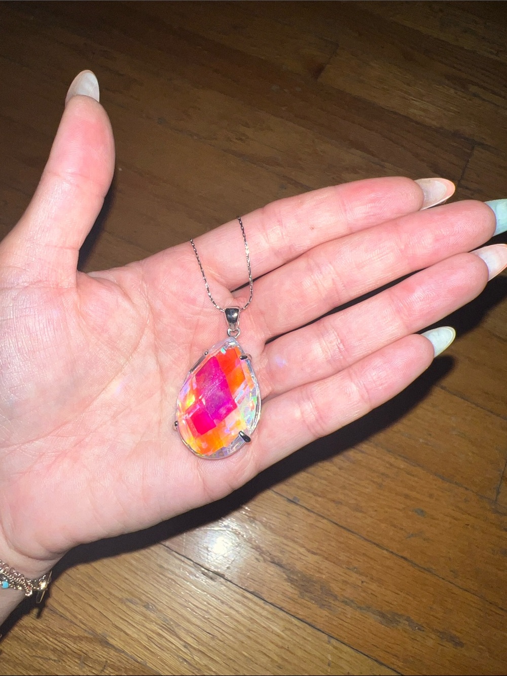 Tear drop shape opalescent necklace - Picture 4 of 6